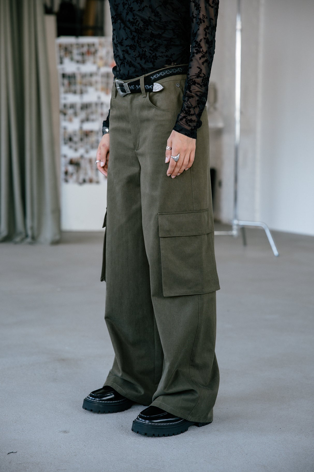 Pantalon large cargo Mujer Bono Tencely olive night | Freeman T. Porter