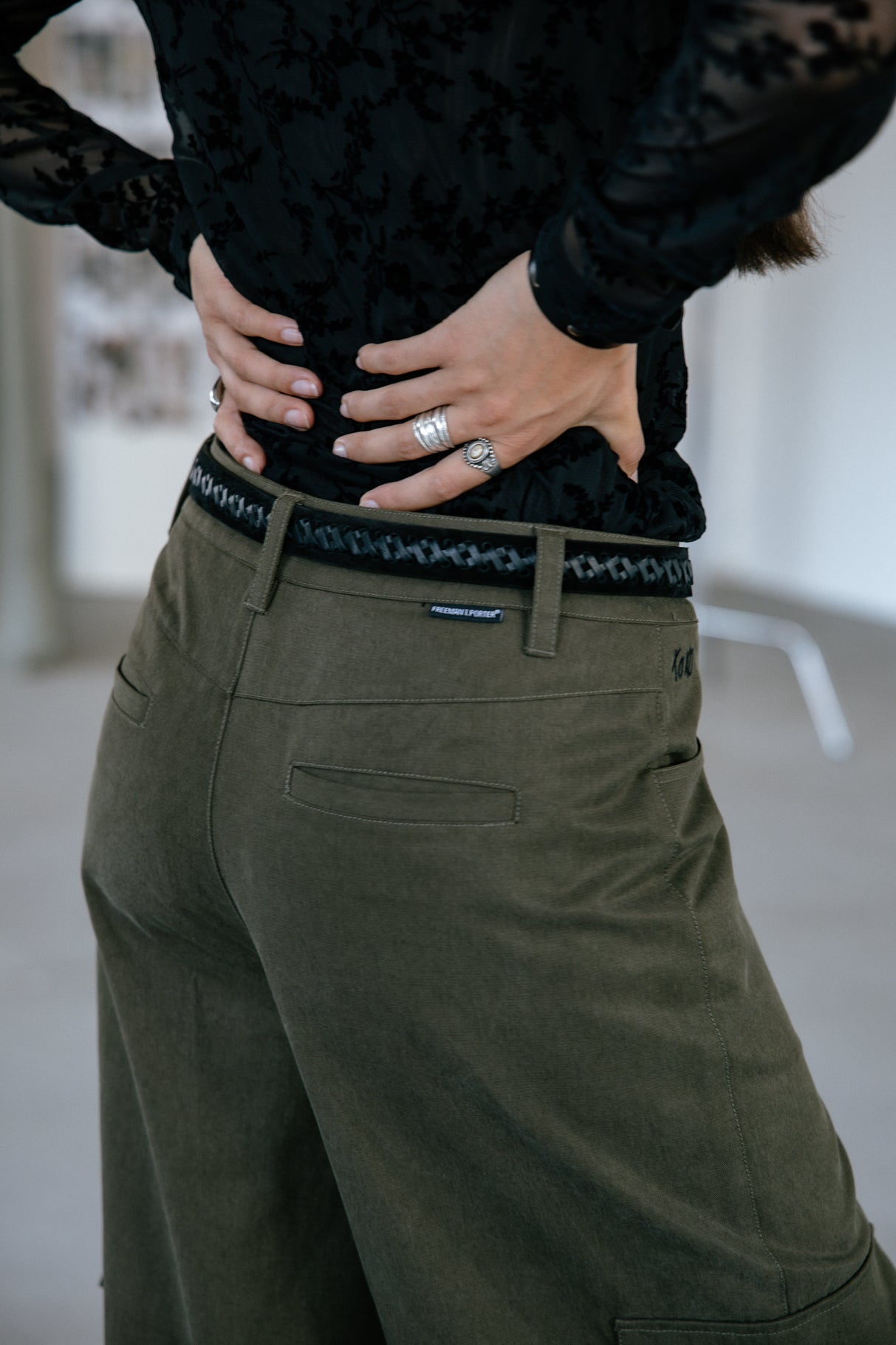 Pantalon large cargo Mujer Bono Tencely olive night | Freeman T. Porter