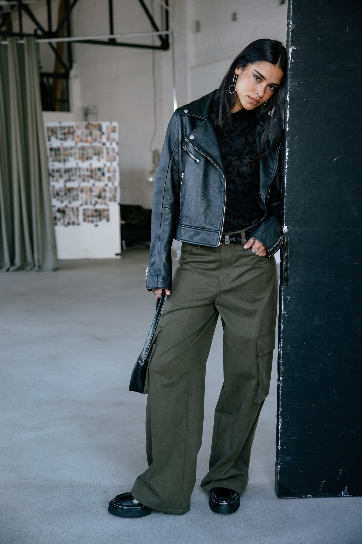Pantalon large cargo Mujer Bono Tencely olive night | Freeman T. Porter