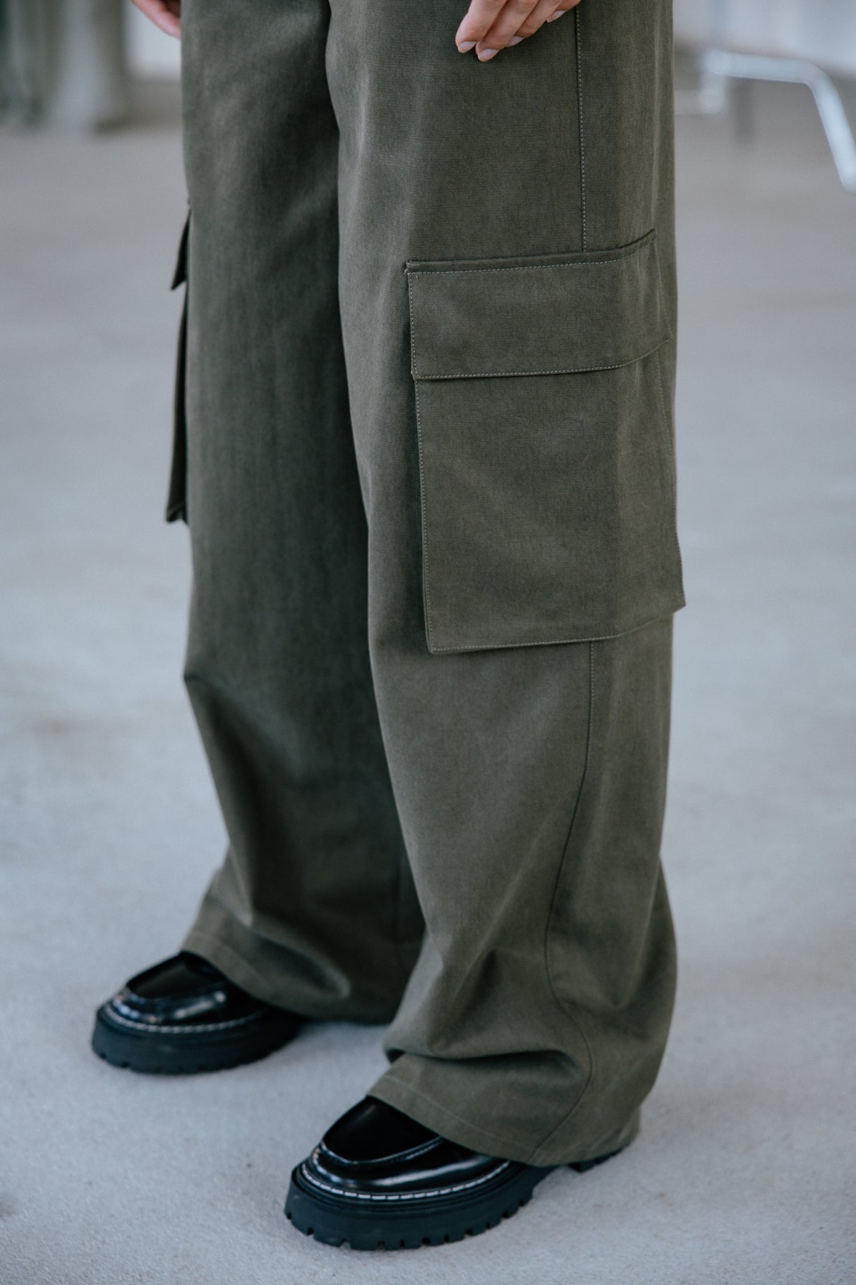 Pantalon large cargo Mujer Bono Tencely olive night | Freeman T. Porter