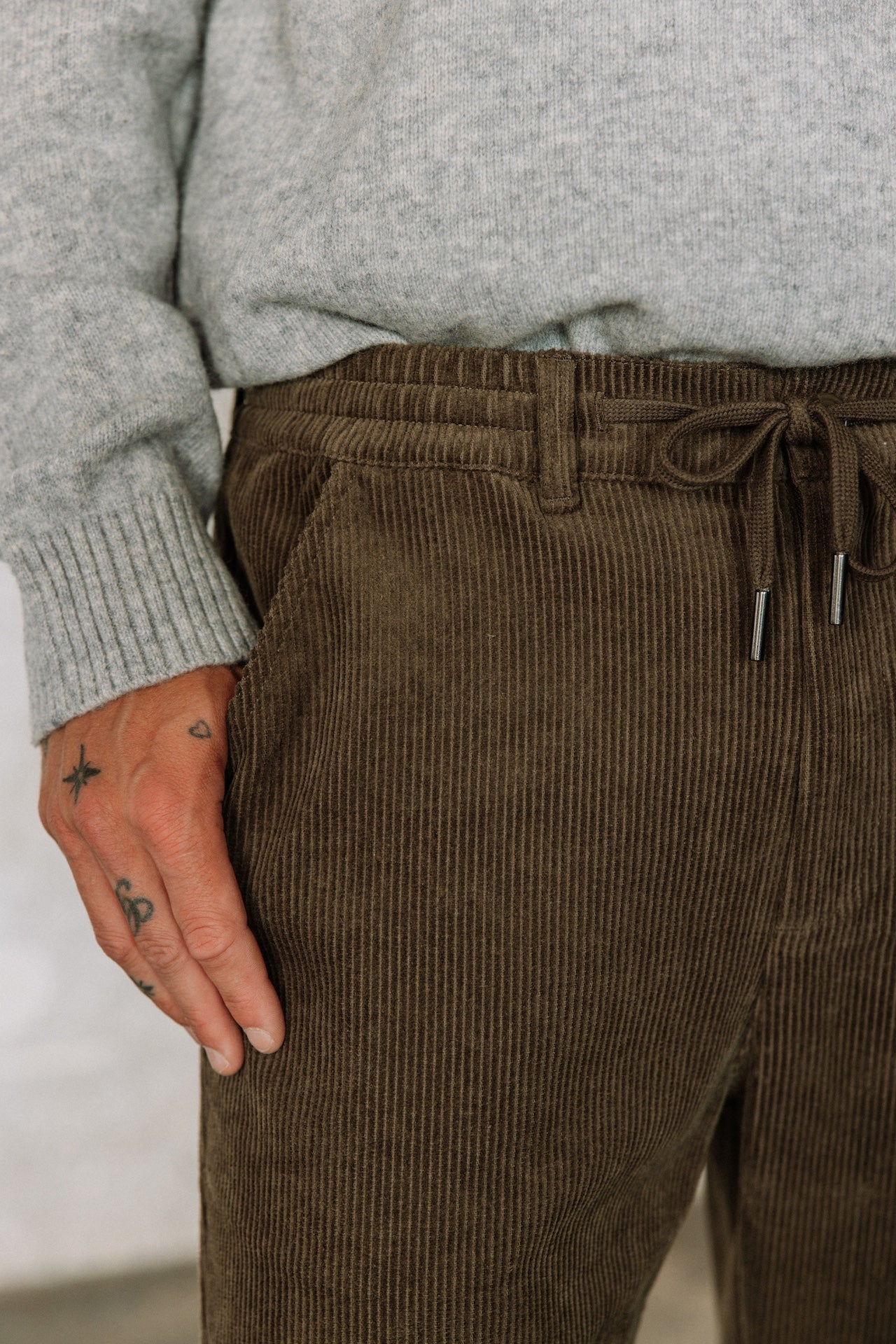 Pantalon relax Hombres Derek Corduroy olive night | Freeman T. Porter