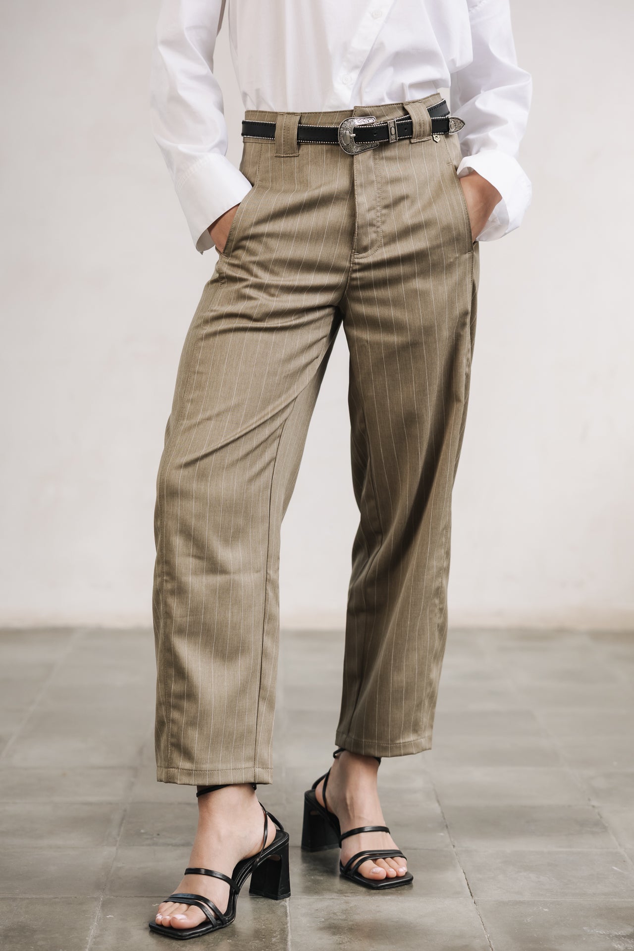 Cropped balloon pants Woman Rosalia City Cairo overland trek | Freeman T. Porter