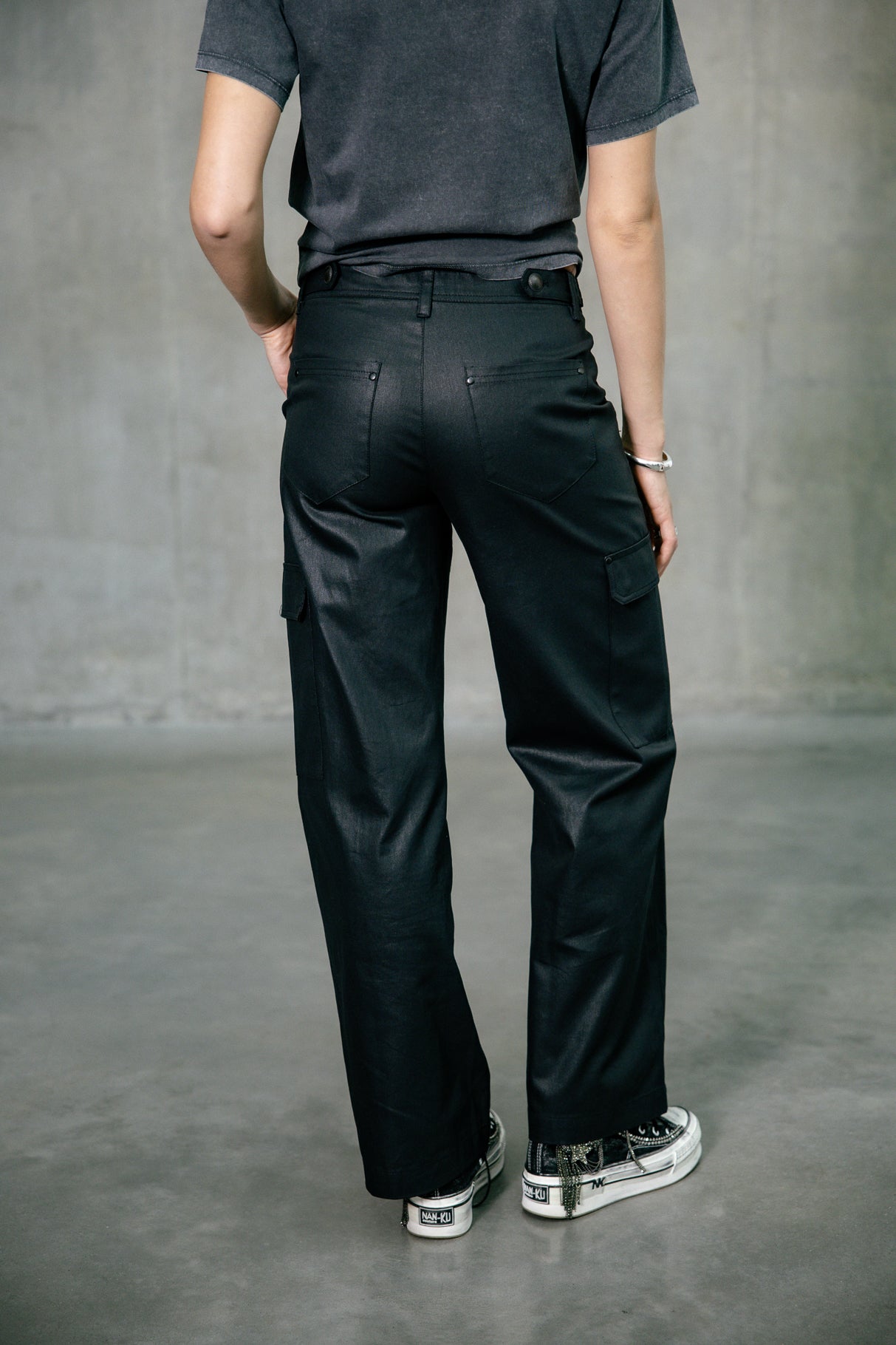 Pantalon cargo large Femme Moxie Coated black | Freeman T. Porter
