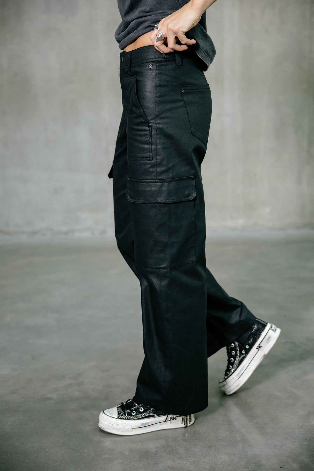 Pantalon cargo large Frau Moxie Coated black | Freeman T. Porter