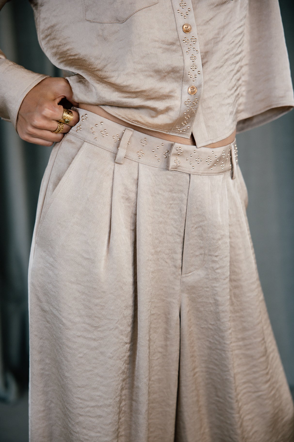 Pantalon large taille haute Frau Paolina Satinado gold | Freeman T. Porter