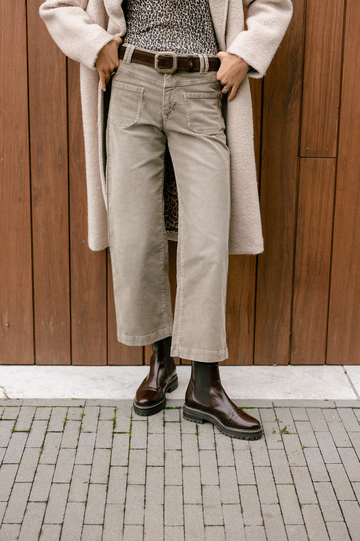 Pantalon cropped large à revers Femme Alice Needlecord kelp | Freeman T. Porter