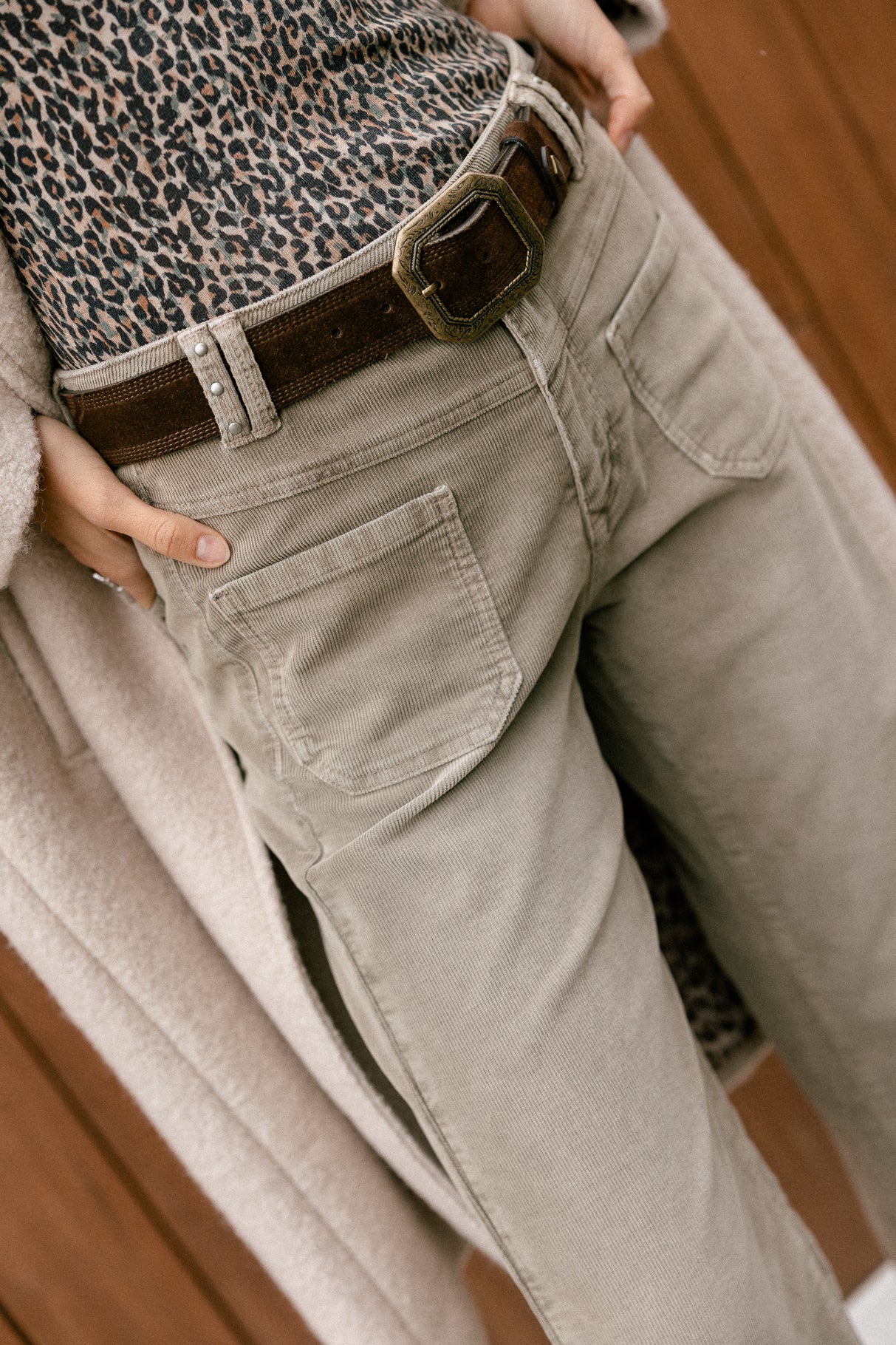 Pantalon cropped large à revers Femme Alice Needlecord kelp | Freeman T. Porter