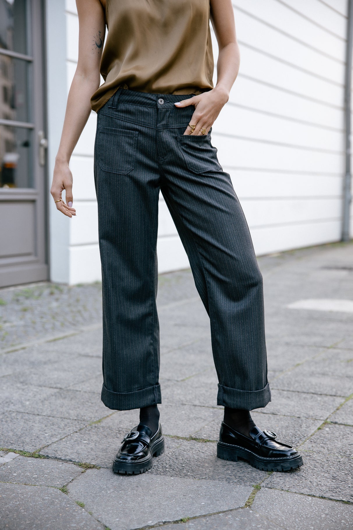 Pantalon cropped large à revers Mujer Alice Dalston dark shadow | Freeman T. Porter