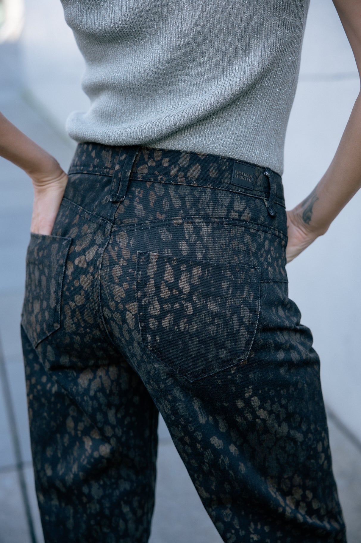 Pantalon cropped boyfriend Frau Timea Volt original | Freeman T. Porter