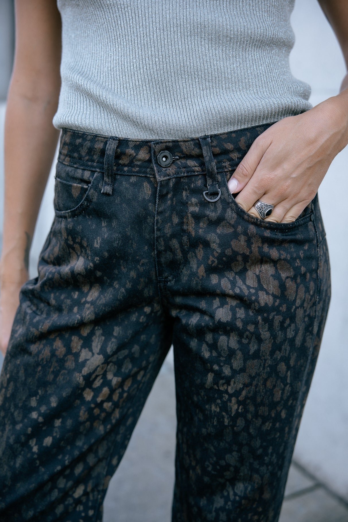 Pantalon cropped boyfriend Frau Timea Volt original | Freeman T. Porter