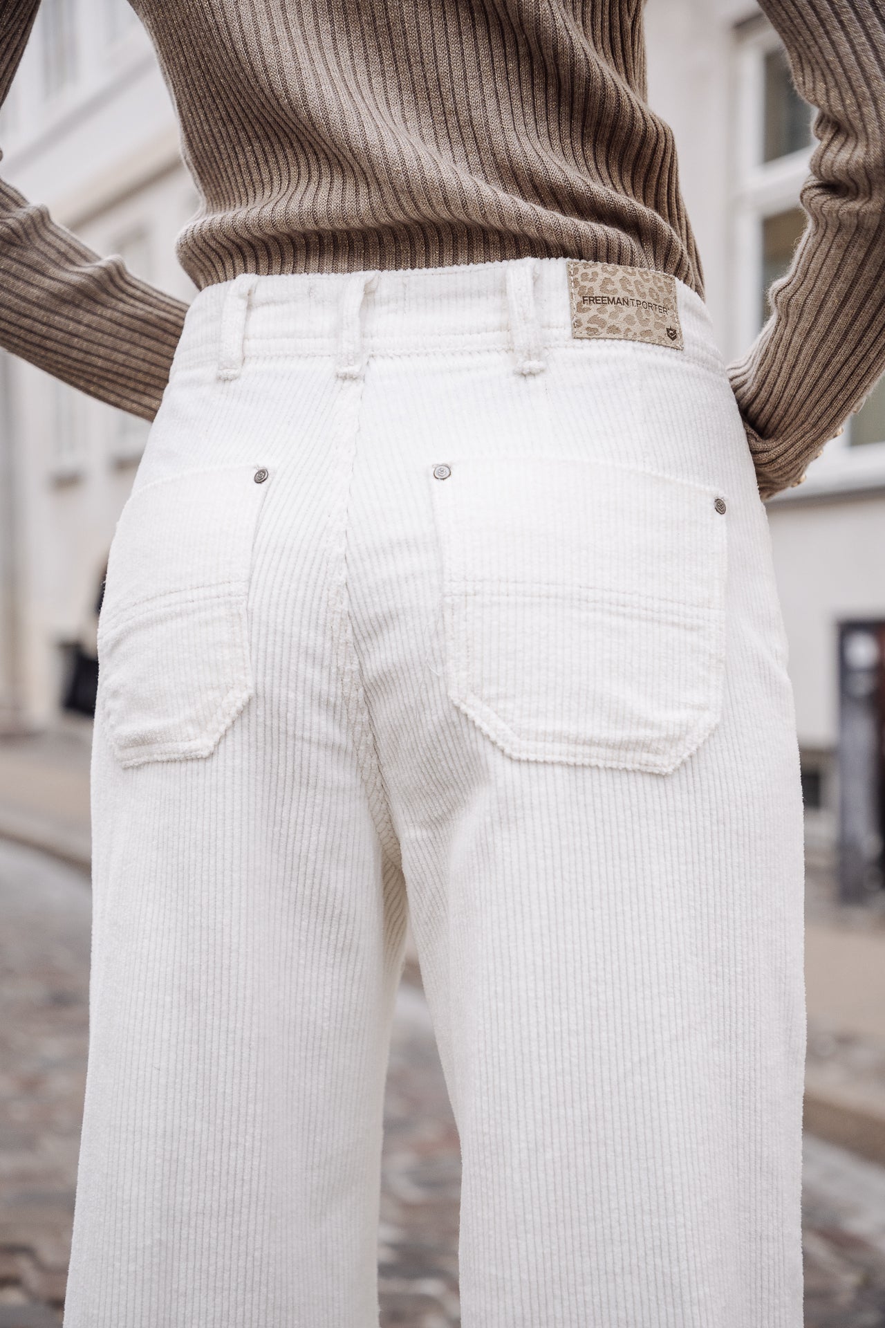 Pantalon velours taille haute Mujer Nylia Veluto egret | Freeman T. Porter