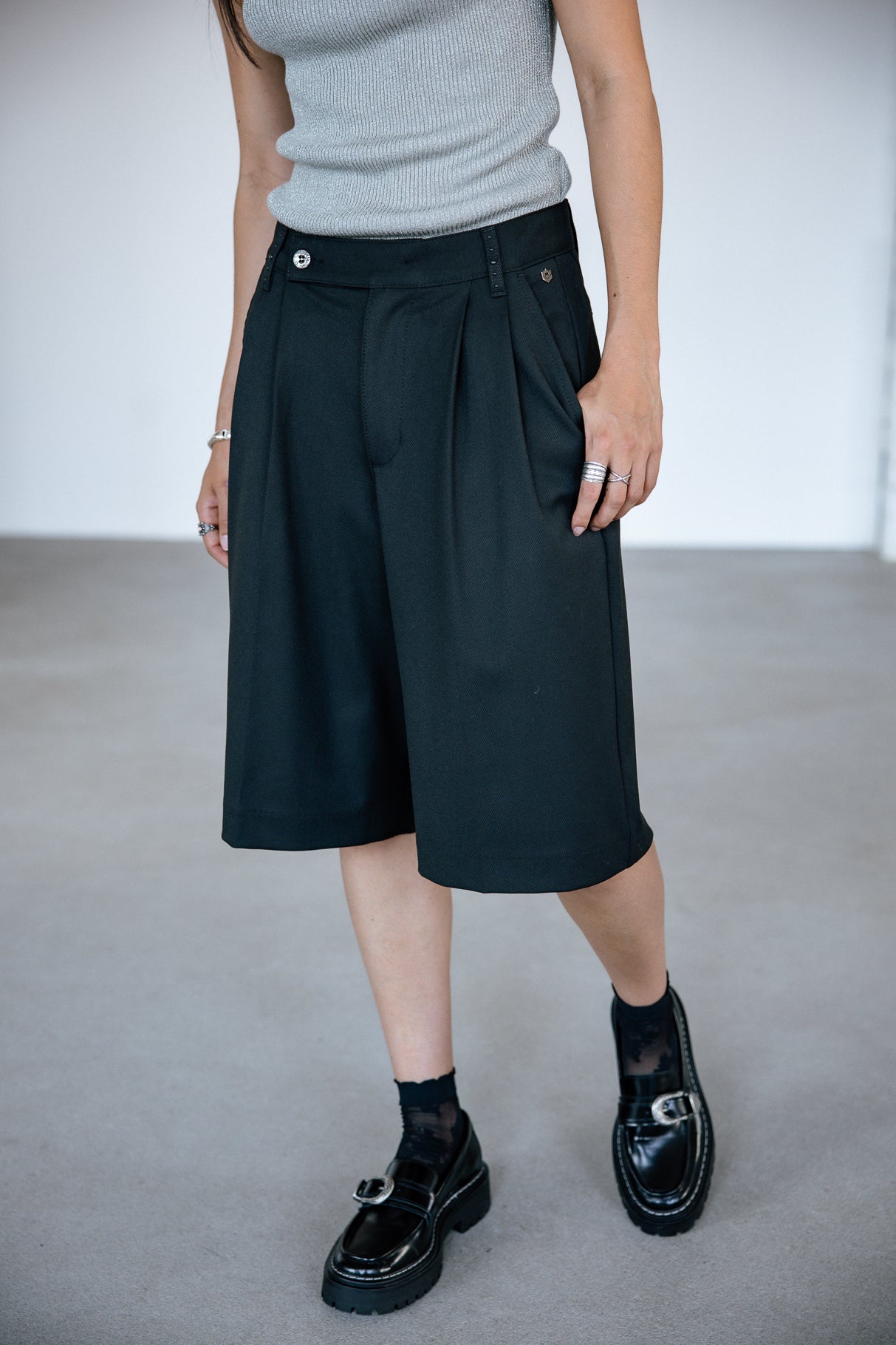 Bermuda City Woman Stella Evenos black | Freeman T. Porter