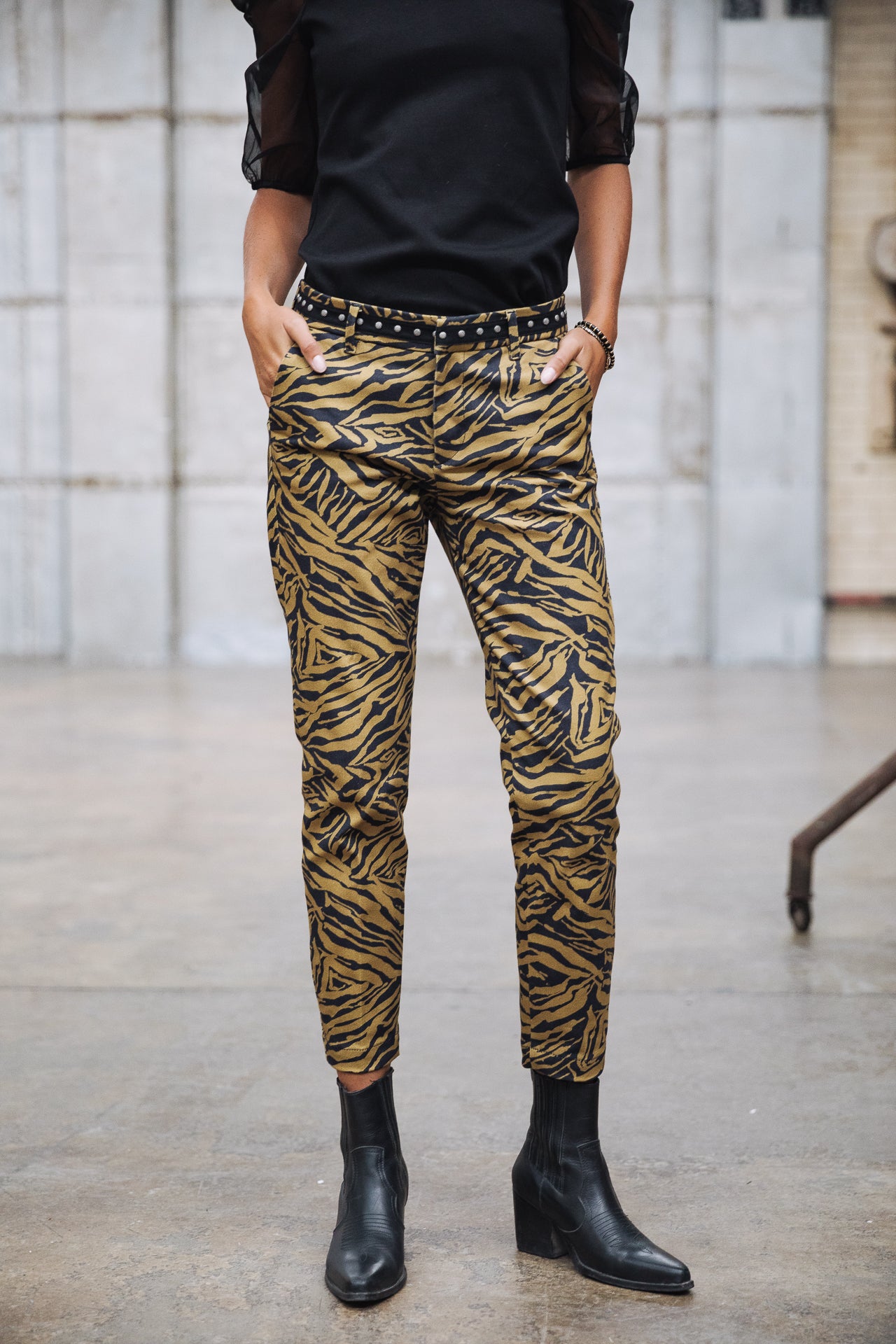Pantalon city slim Woman Claudia Savana original | Freeman T. Porter