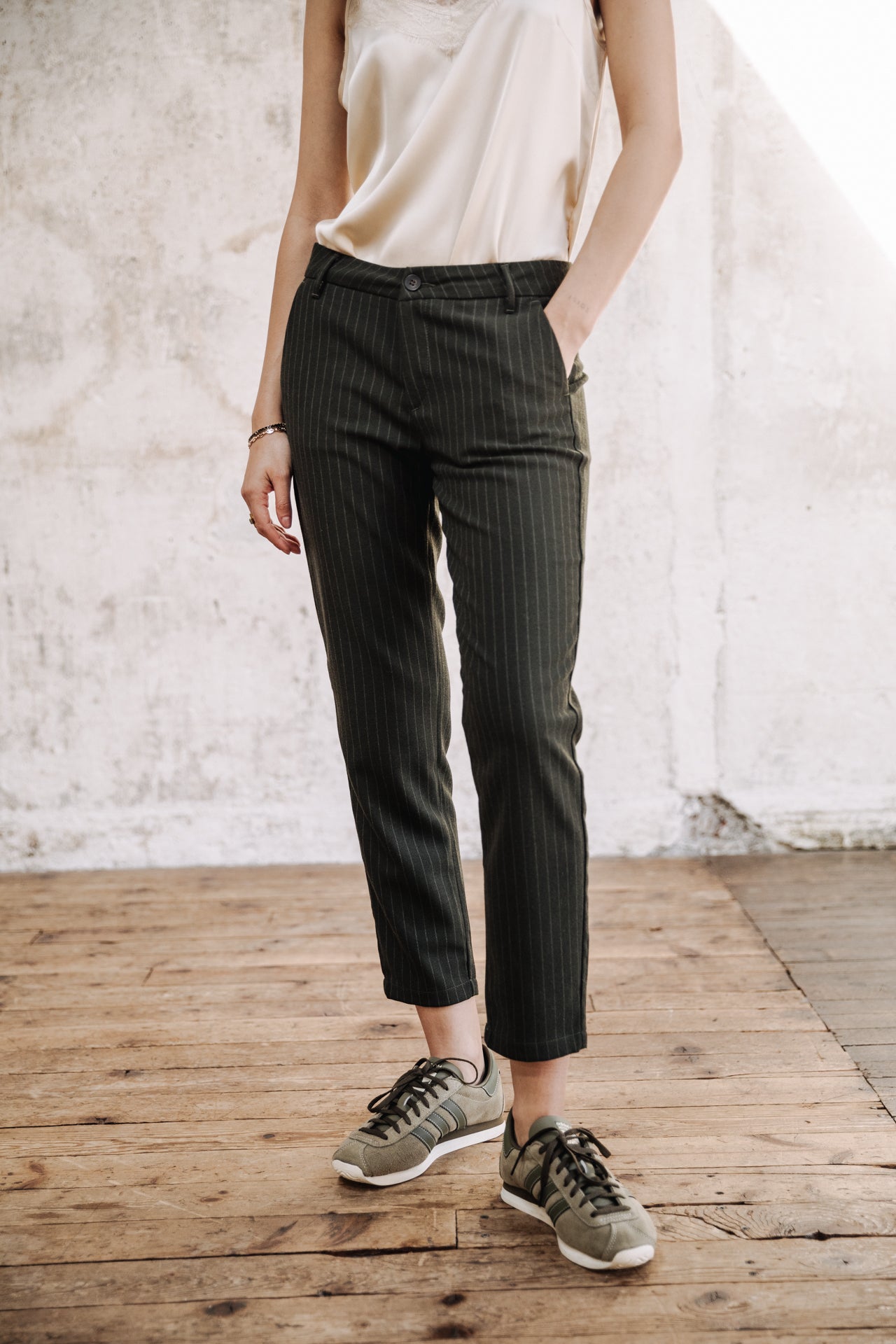 Pantalon city slim Femme Claudia Buren Khaki forest night | Freeman T. Porter