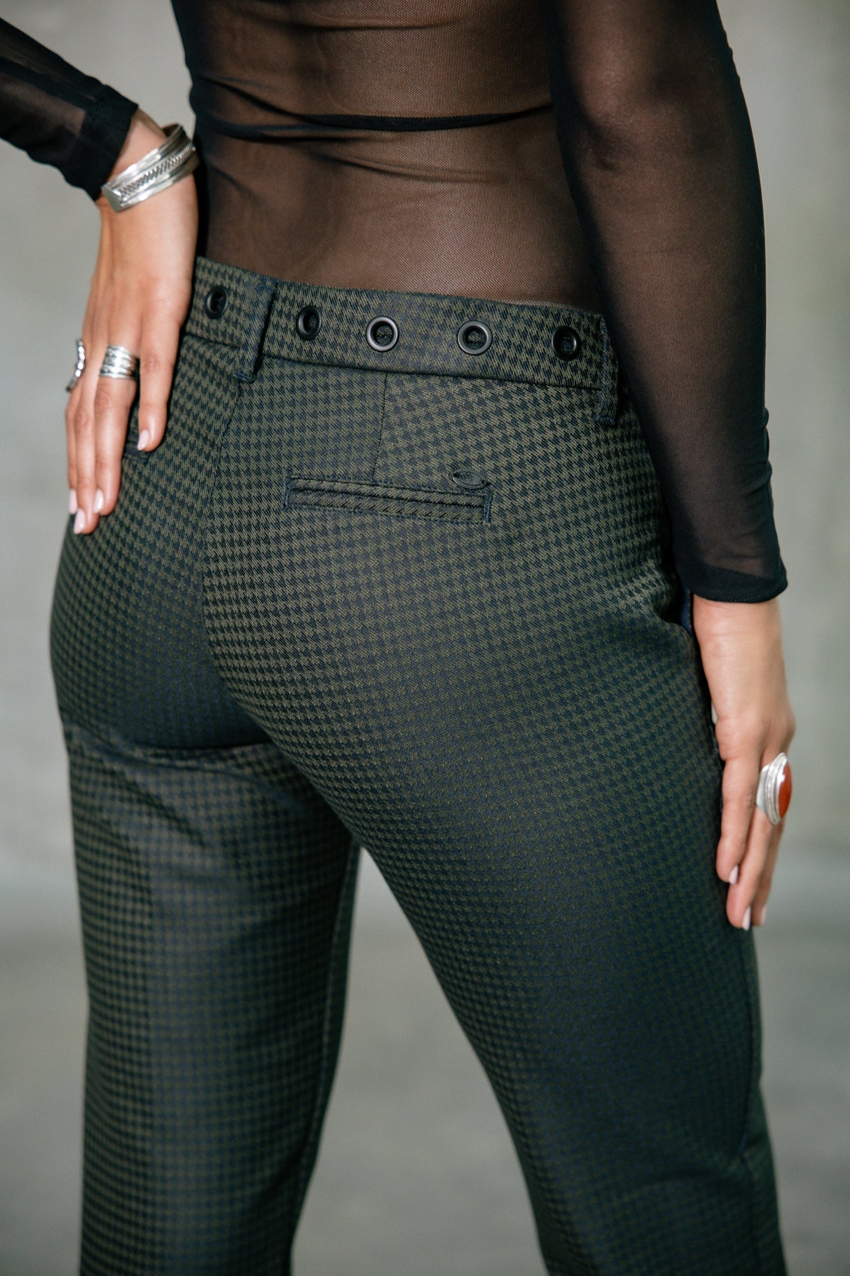 Pantalon city super slim Frau Tessa Lawlands olive night | Freeman T. Porter