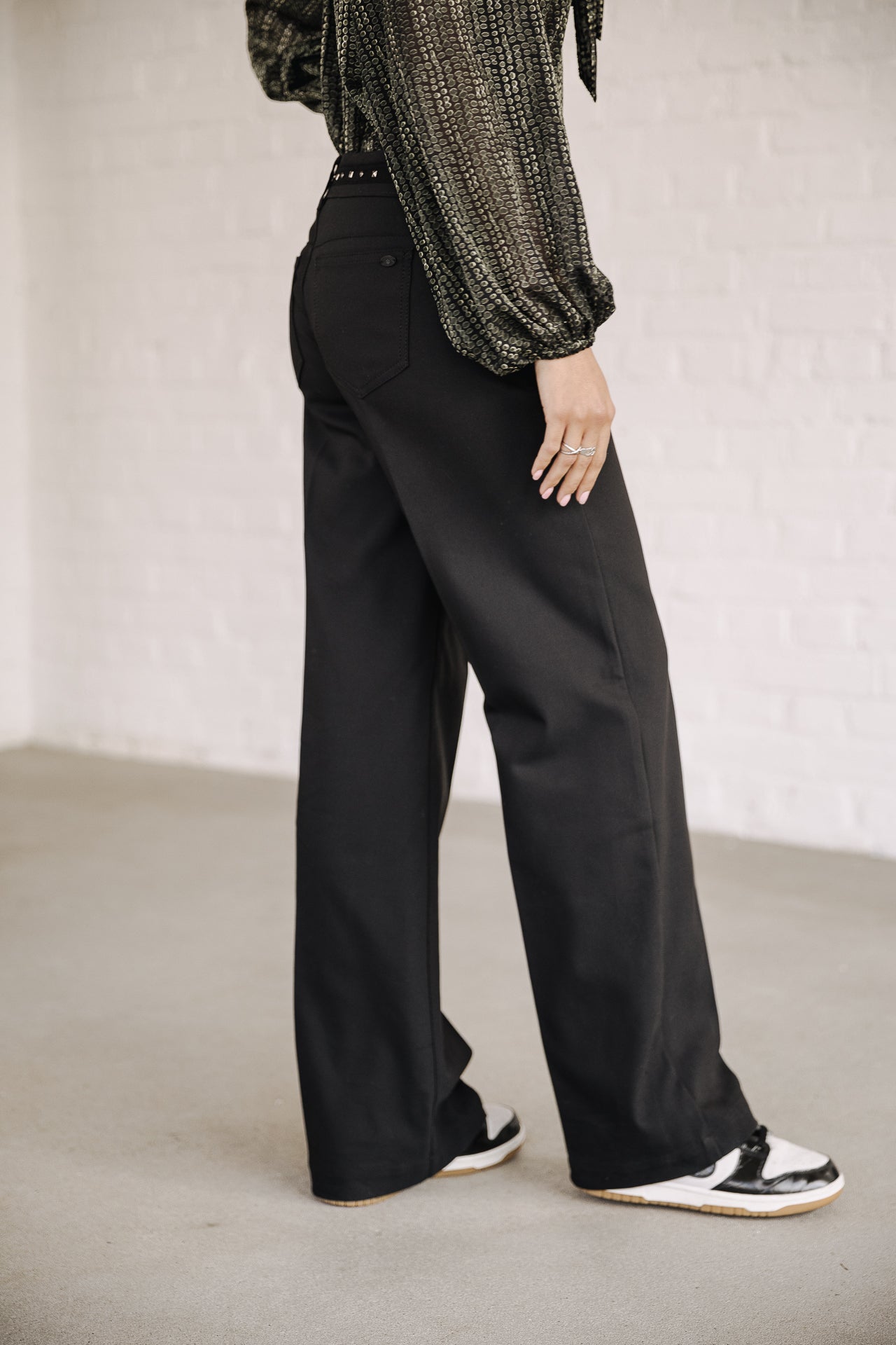 Pantalon large taille basse Femme Agatha Polyneo Studs black | Freeman T. Porter