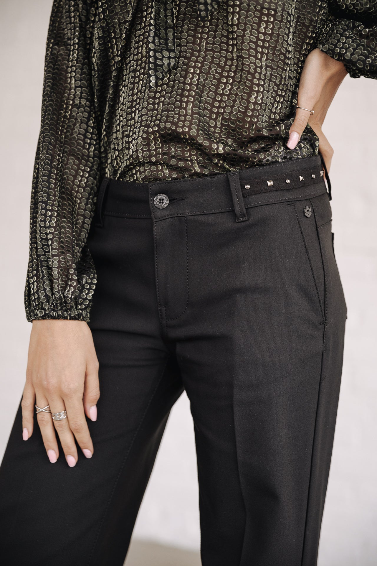 Pantalon large taille basse Femme Agatha Polyneo Studs black | Freeman T. Porter