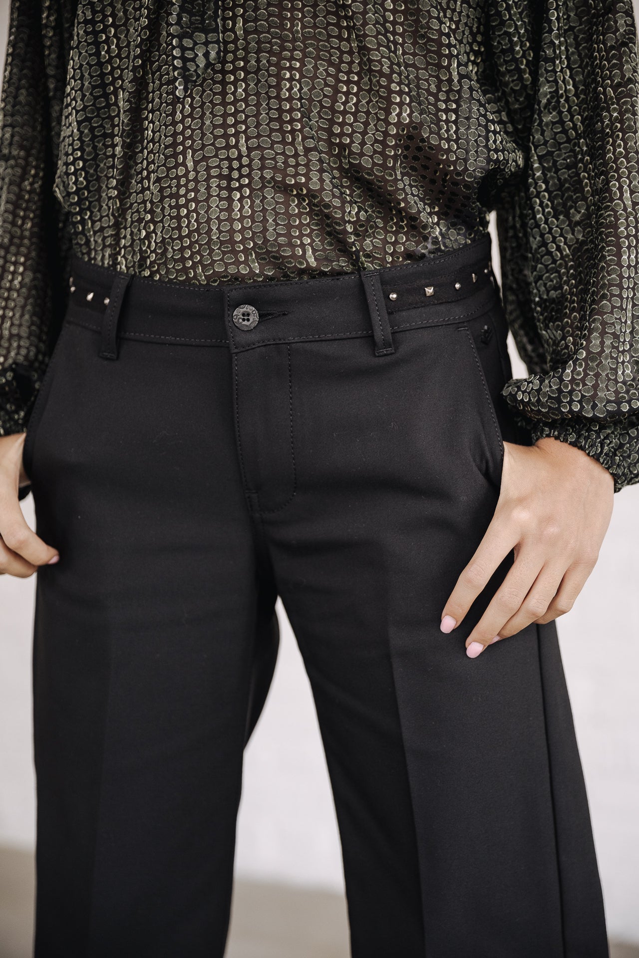 Pantalon large taille basse Femme Agatha Polyneo Studs black | Freeman T. Porter