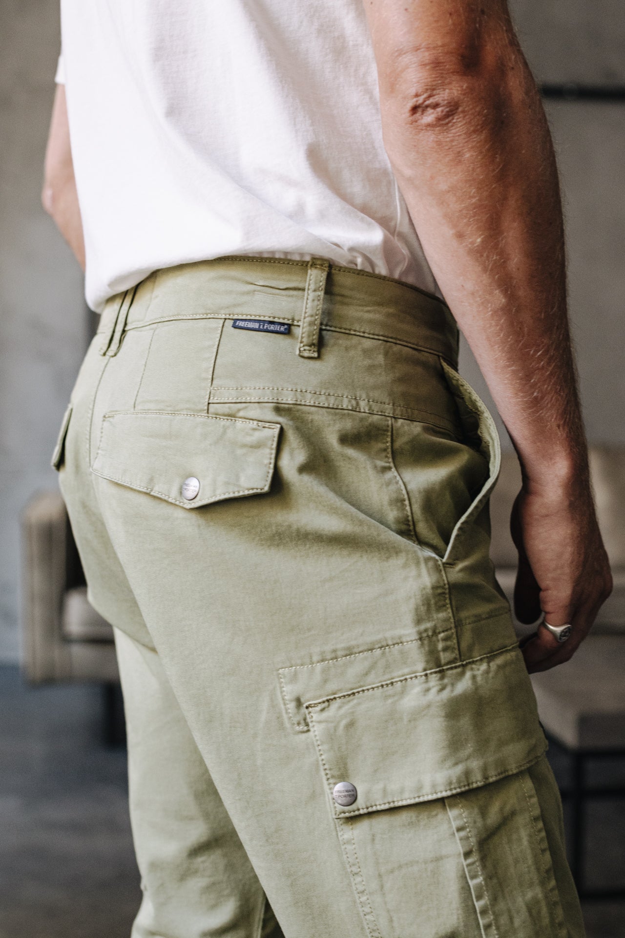 Pantalon cargo Mann Hugo Zip Oregon deep lichen green | Freeman T. Porter