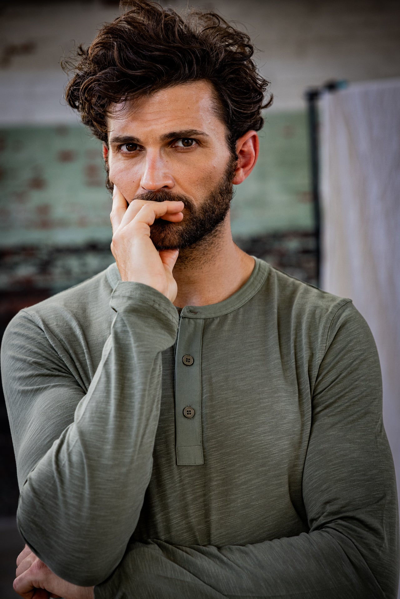 T-Shirt manches longues Hombres Sinbad dusty olive | Freeman T. Porter