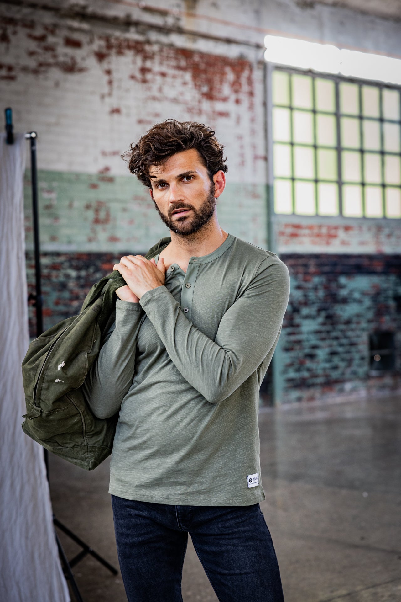 T-Shirt manches longues Hombres Sinbad dusty olive | Freeman T. Porter