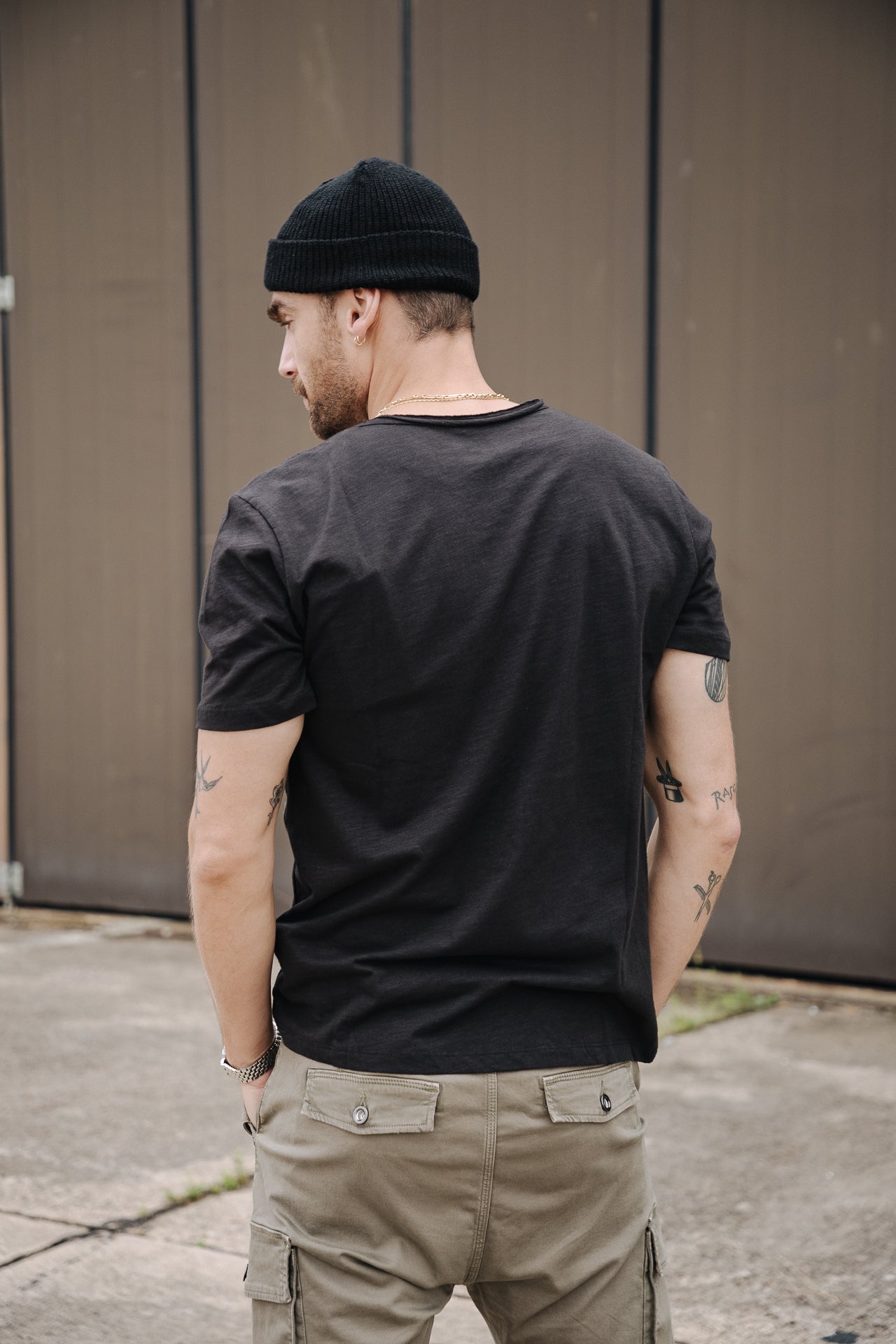 T-Shirt col V Unisex Gabino Basic black | Freeman T. Porter