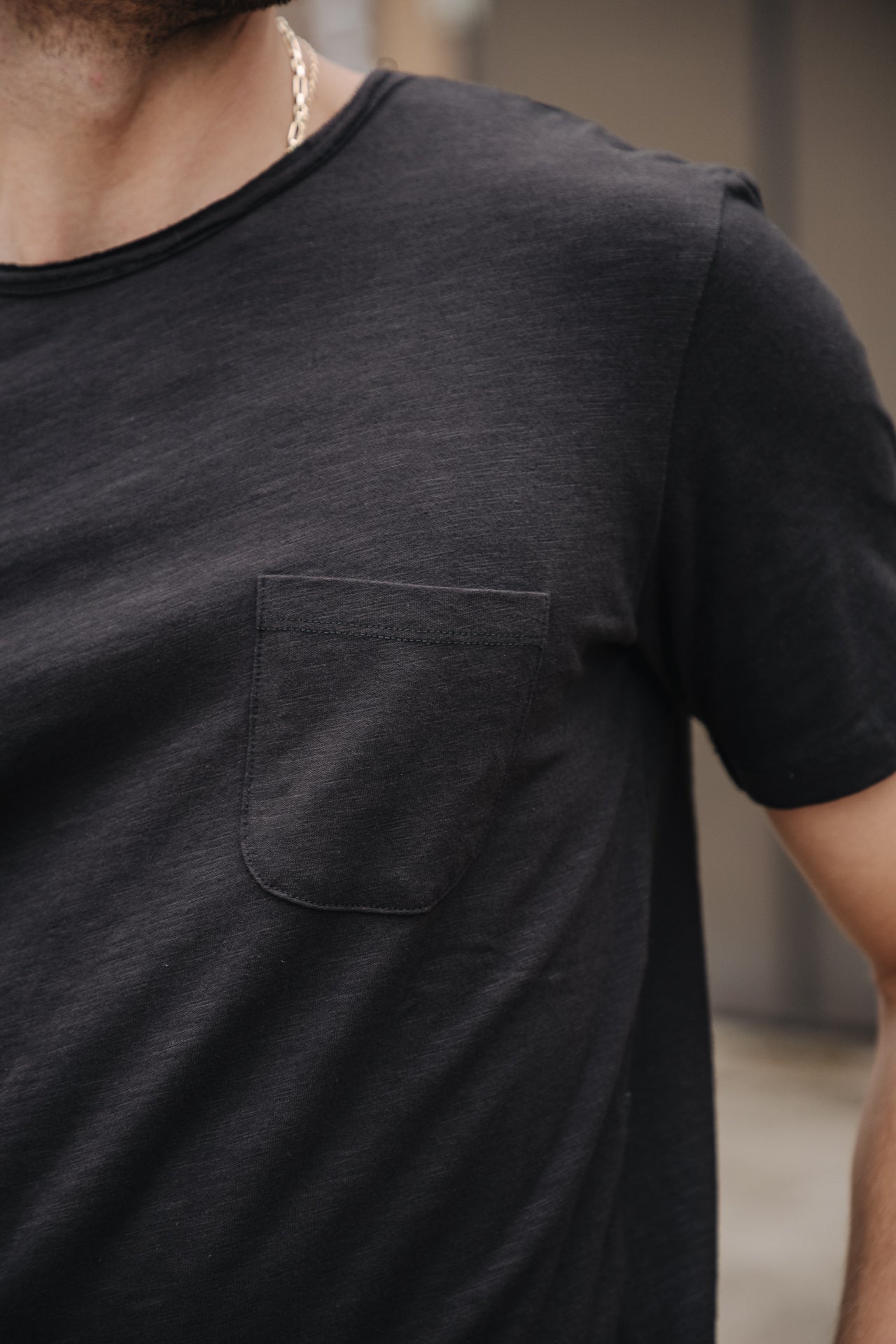 T-Shirt col V Unisex Gabino Basic black | Freeman T. Porter