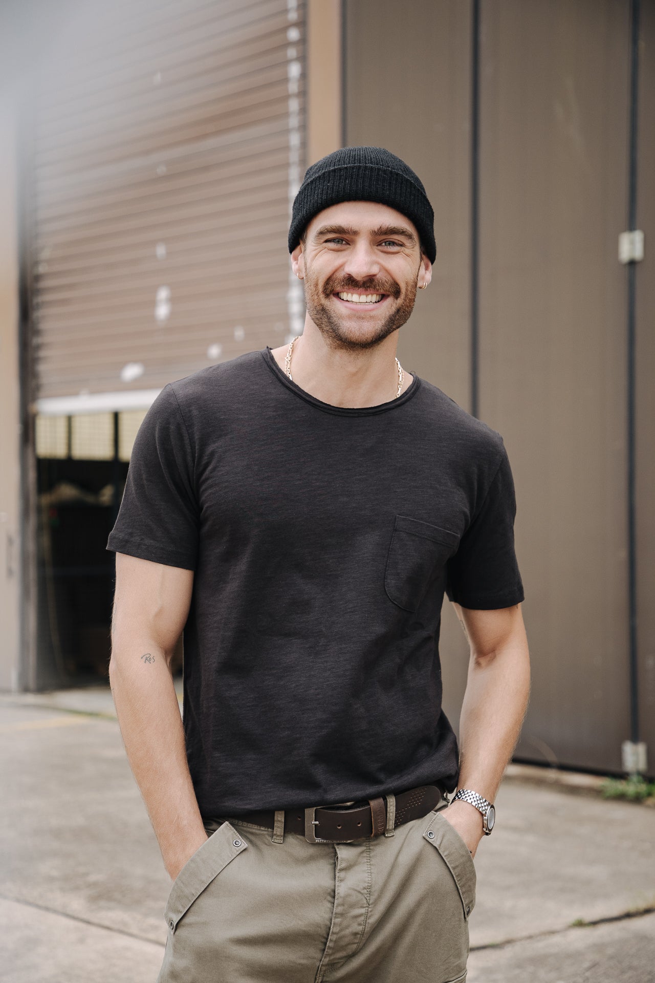 T-Shirt col V Unisex Gabino Basic black | Freeman T. Porter