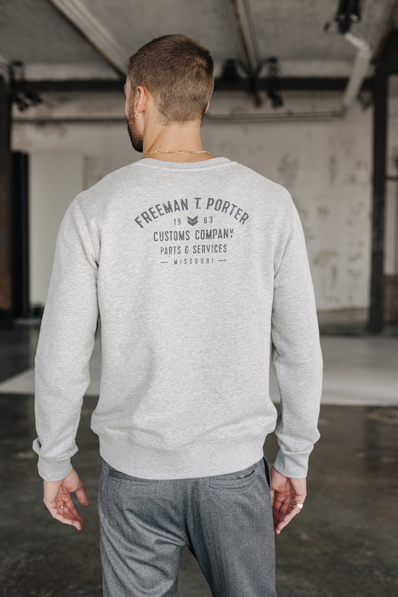 Sweat coupe classique Unisex Baton Custom Company grey melange | Freeman T. Porter