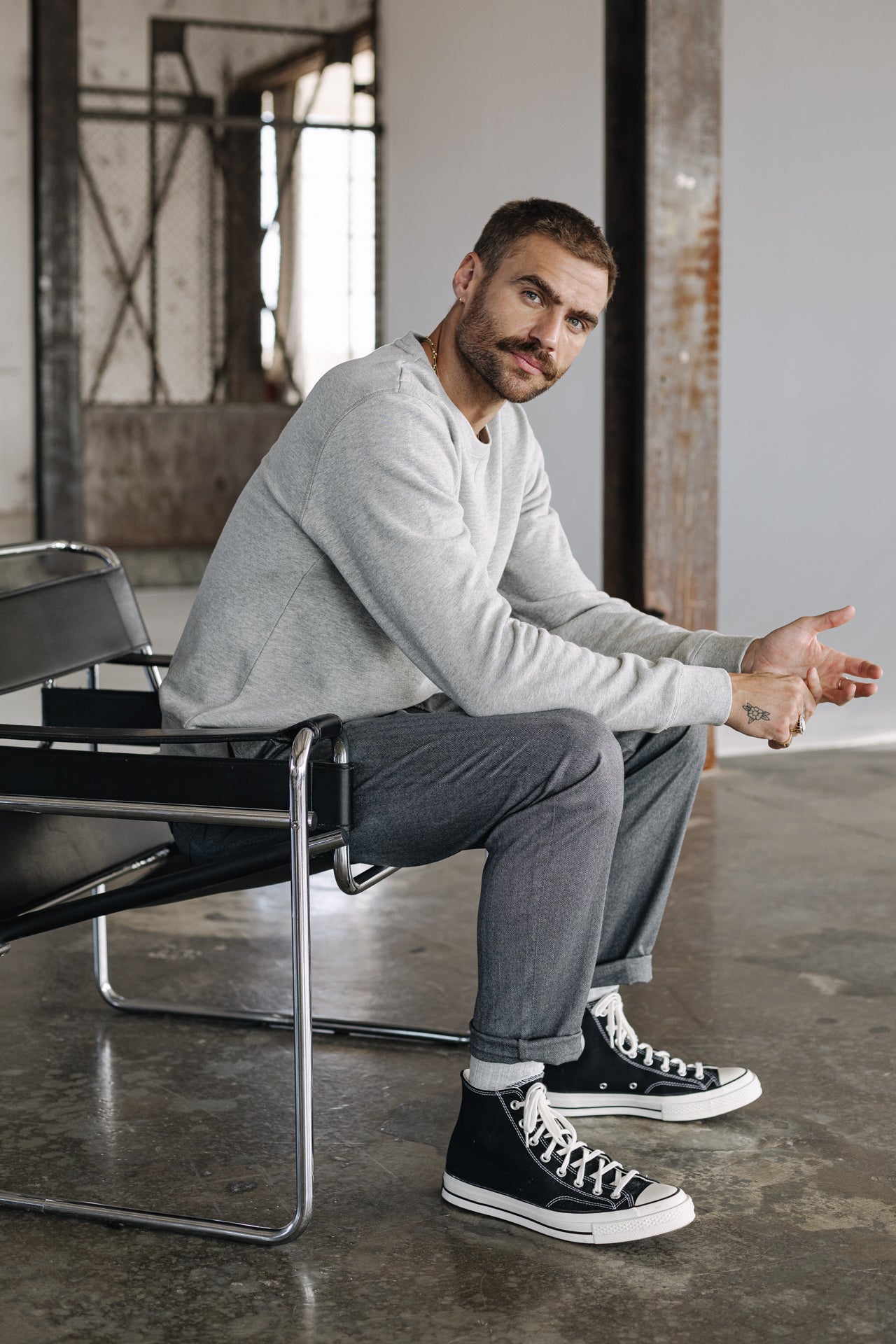 Sweat coupe classique Unisex Baton Custom Company grey melange | Freeman T. Porter