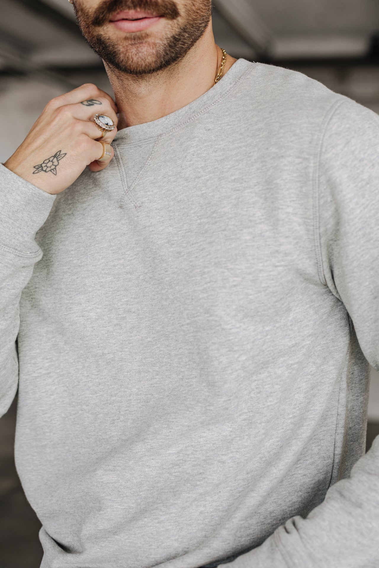 Sweat coupe classique Unisex Baton Custom Company grey melange | Freeman T. Porter