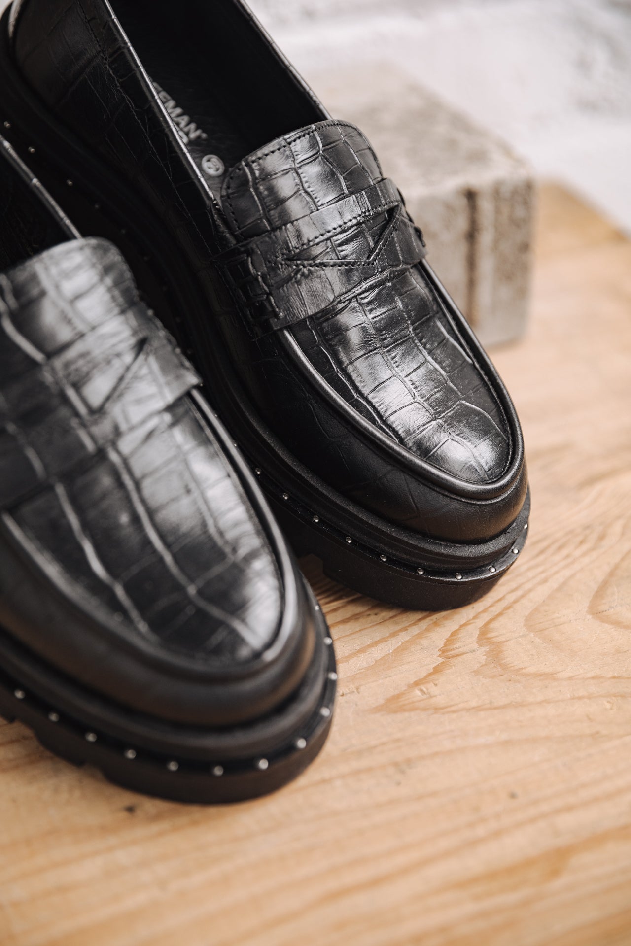 Mocassins Femme Mokka Croco black | Freeman T. Porter