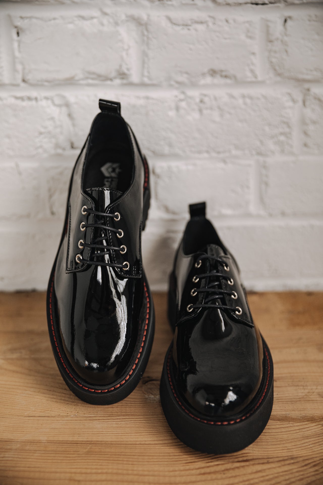 Low Shoes Femme Neve Varnish black | Freeman T. Porter