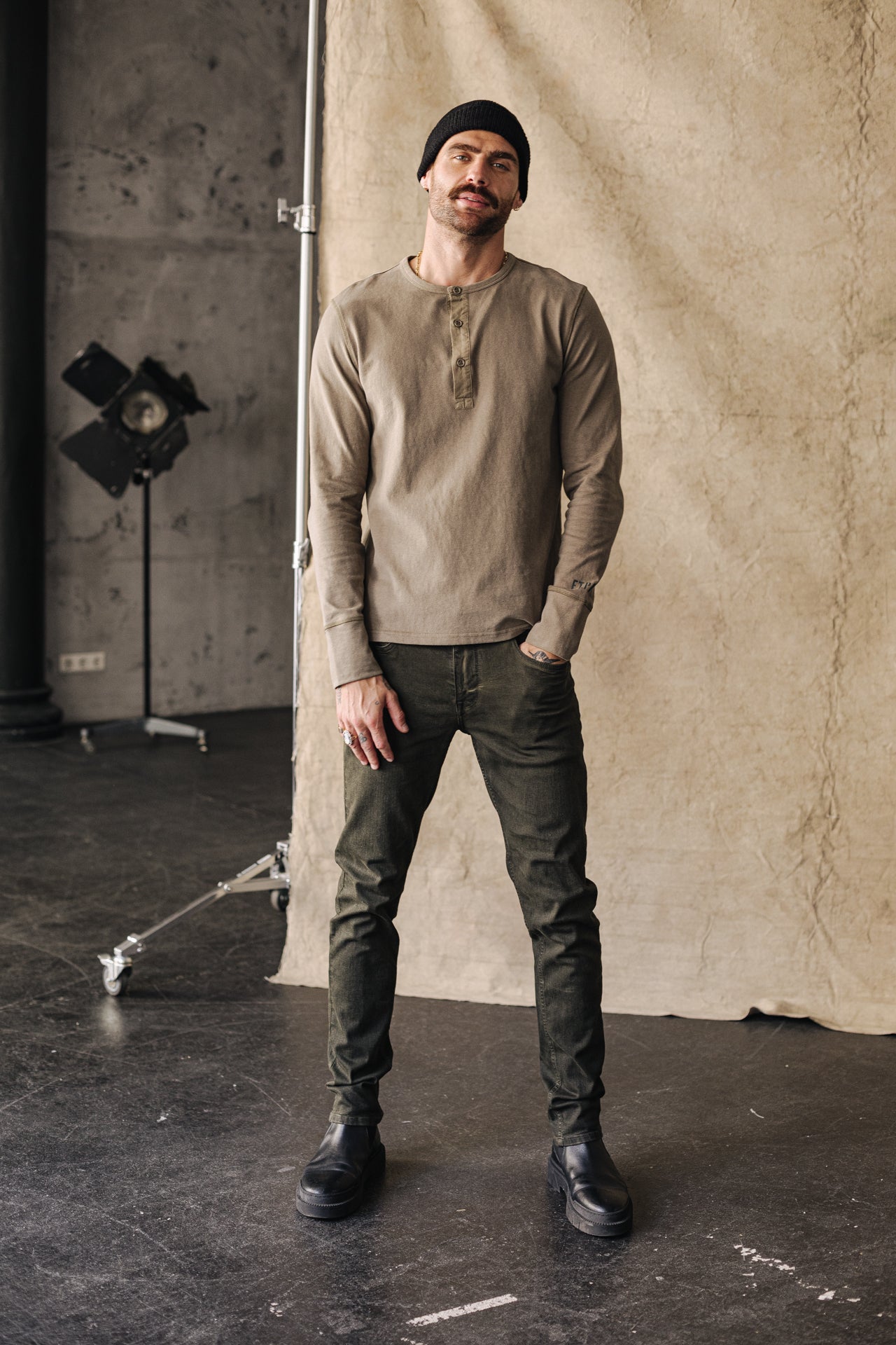 T-Shirt manches longues Hombres Warren Hambourg dusky green | Freeman T. Porter