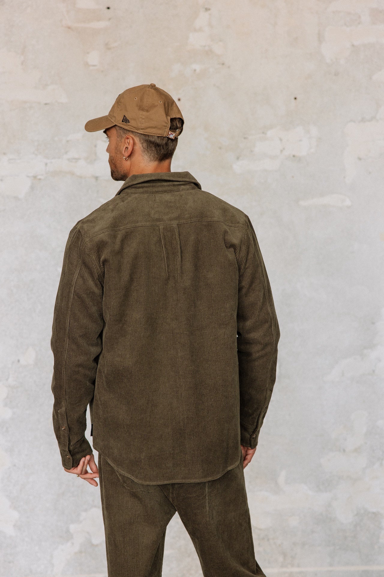 Chemise en velours Hombres Paolo Corduroy olive night | Freeman T. Porter