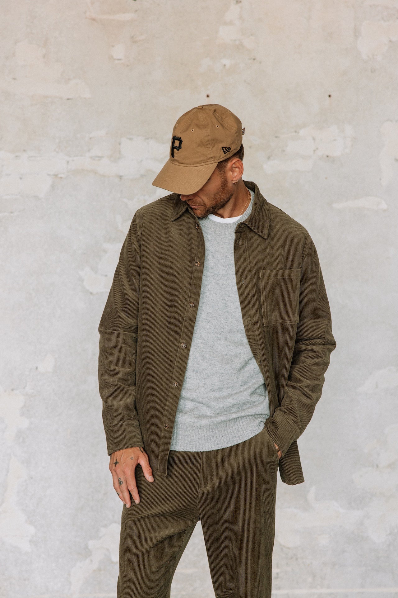 Chemise en velours Hombres Paolo Corduroy olive night | Freeman T. Porter