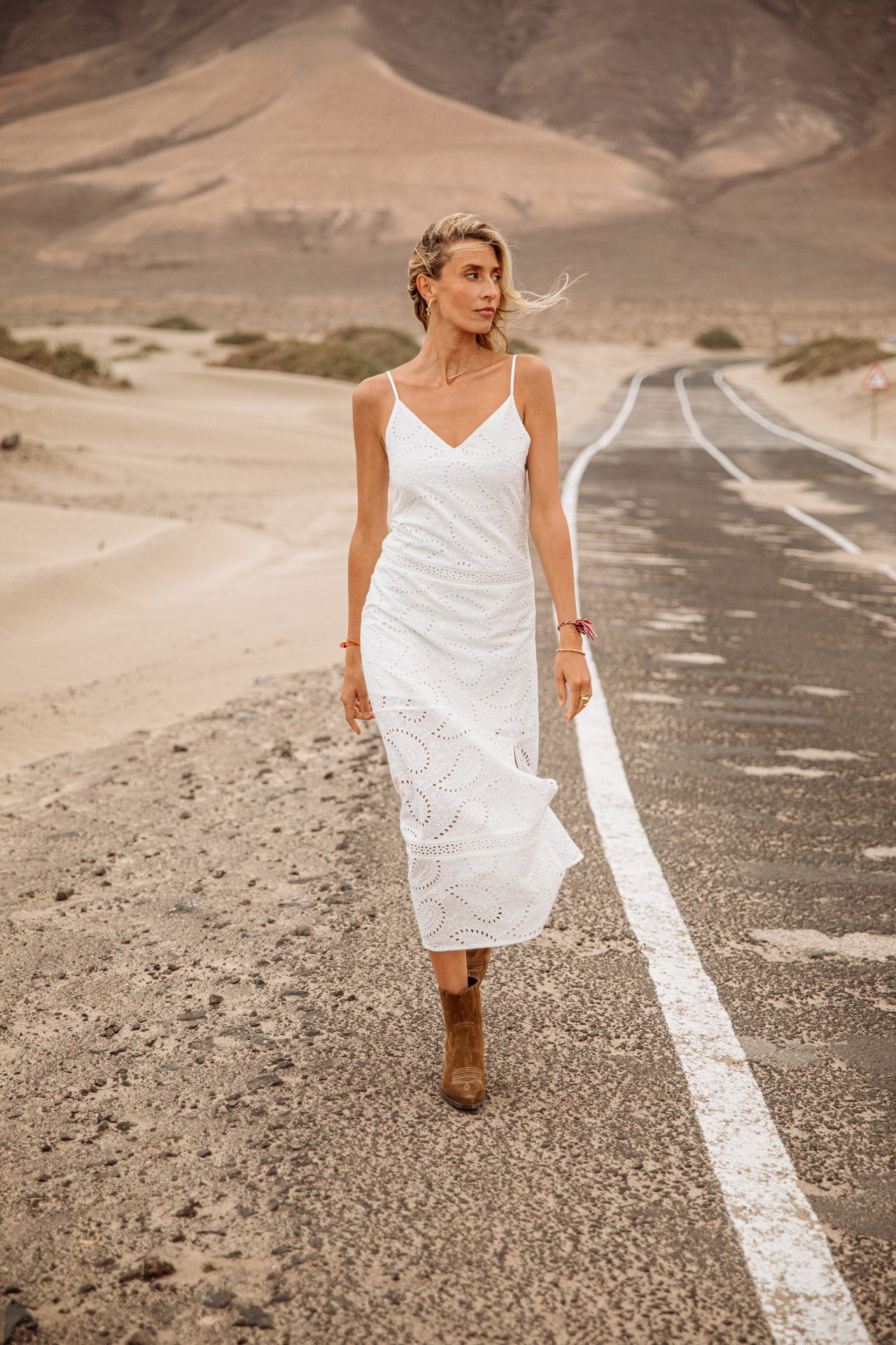 Robe avec fente côté Femme Revania Lace white | Freeman T. Porter