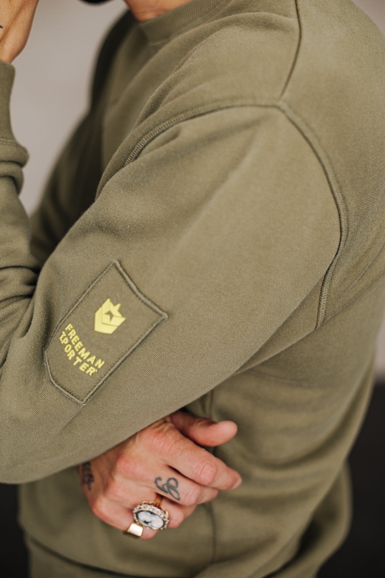 Sweat col rond Homme Baton Snug deep lichen green | Freeman T. Porter