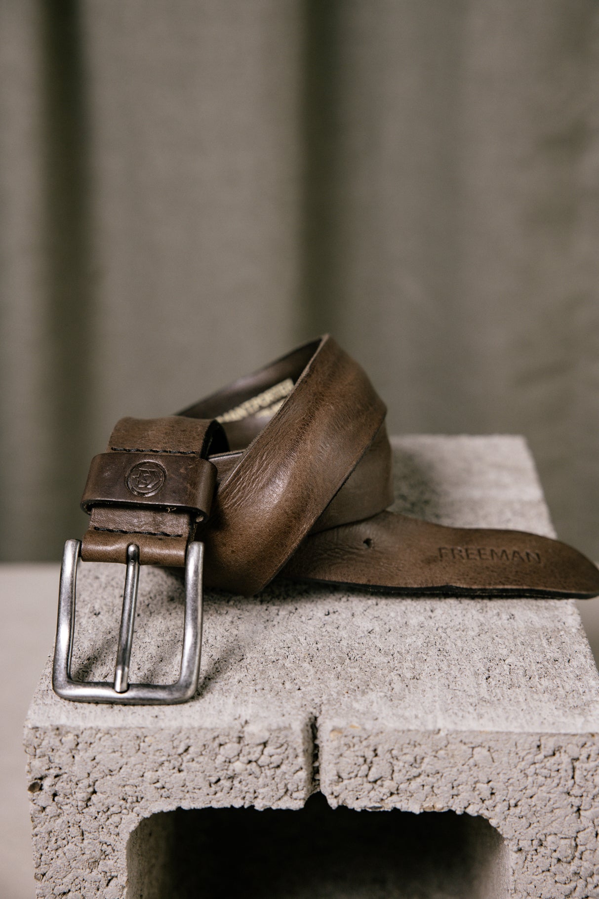 Leather belt Men Agust khaki | Freeman T. Porter
