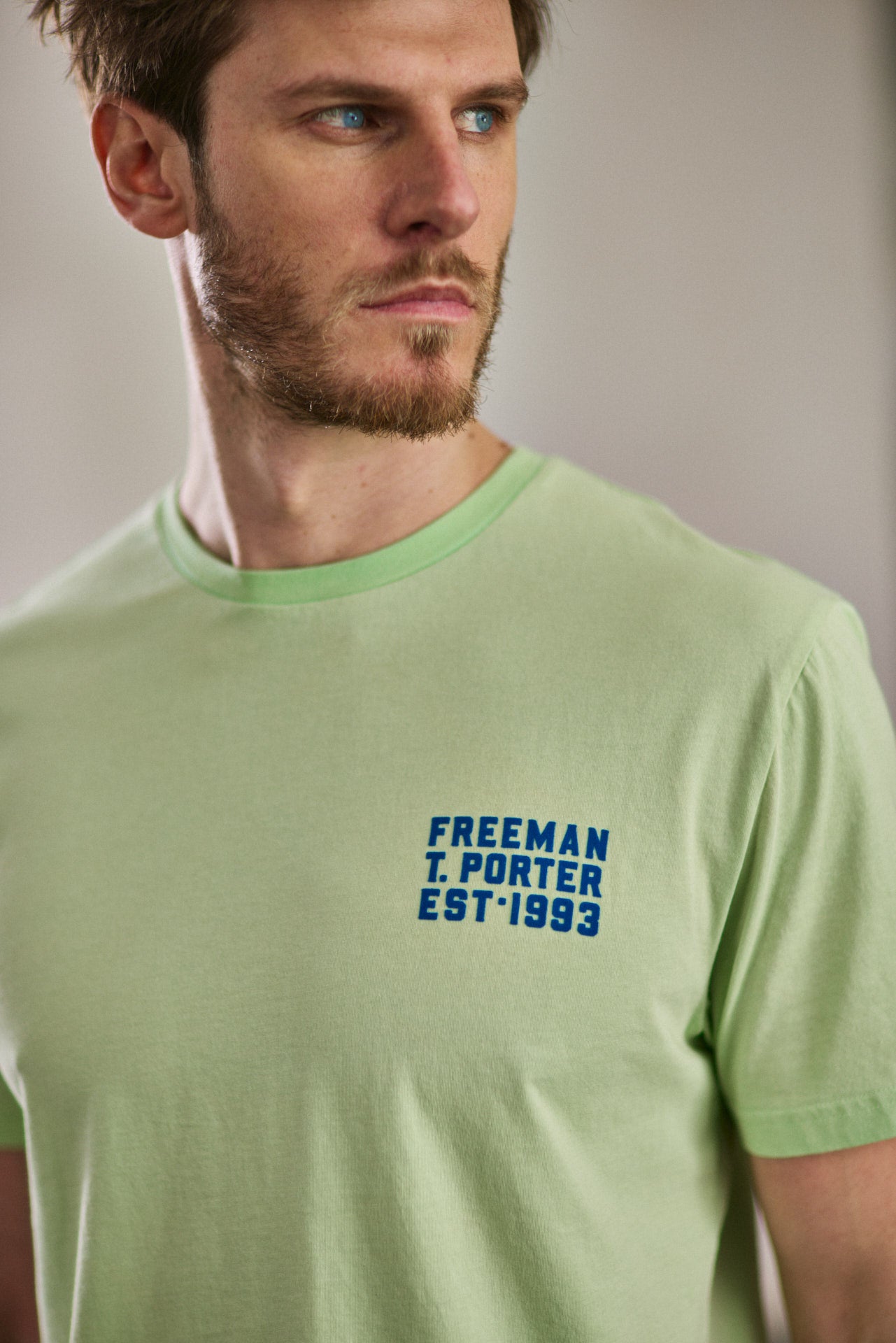 T-Shirt col V Hombres Ivander Chill subtle green | Freeman T. Porter