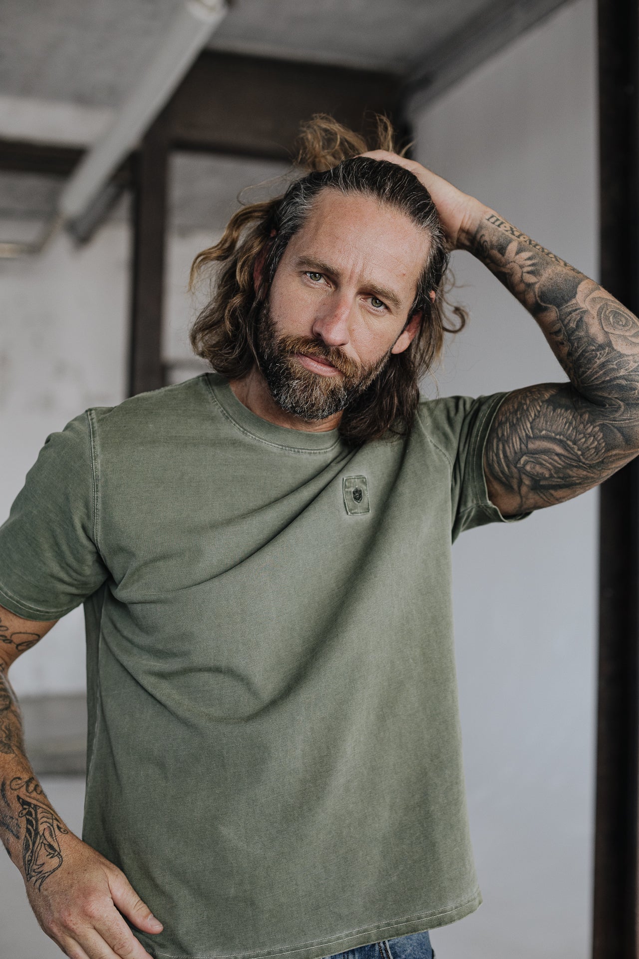 T-Shirt col rond Hombres Chuck Hanoi olive night | Freeman T. Porter