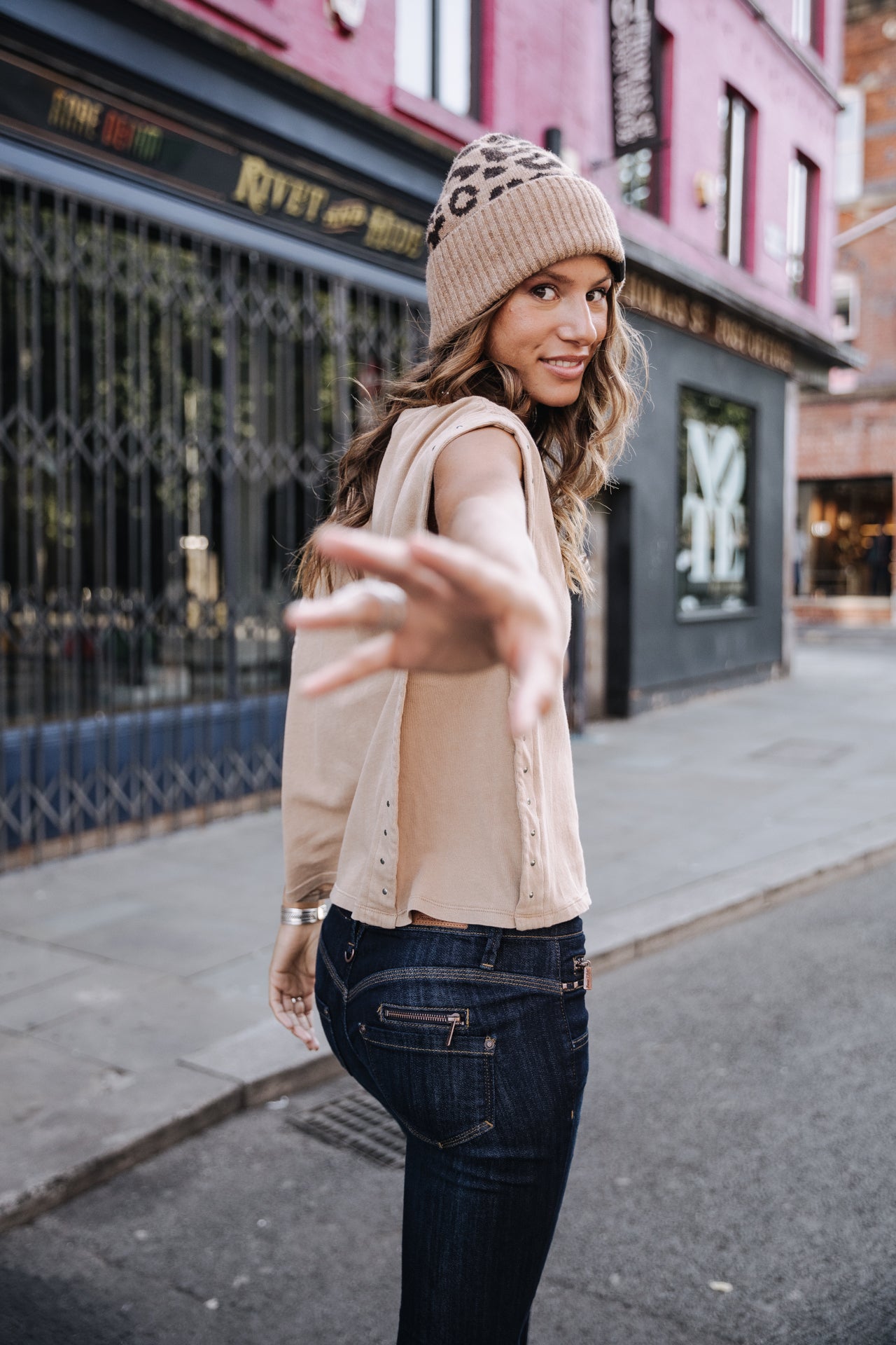 T-shirt clouté Femme Trenny Studs tan | Freeman T. Porter