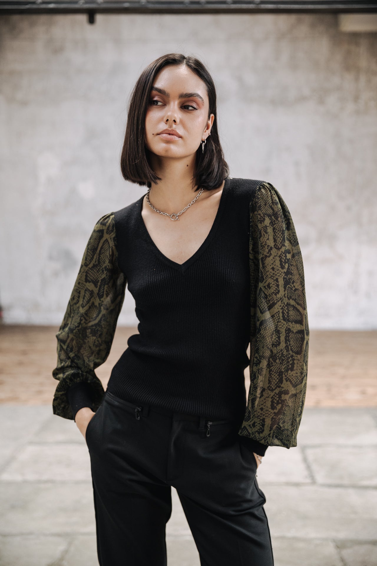 Pull col V Woman Praelle Pythonia garden green | Freeman T. Porter