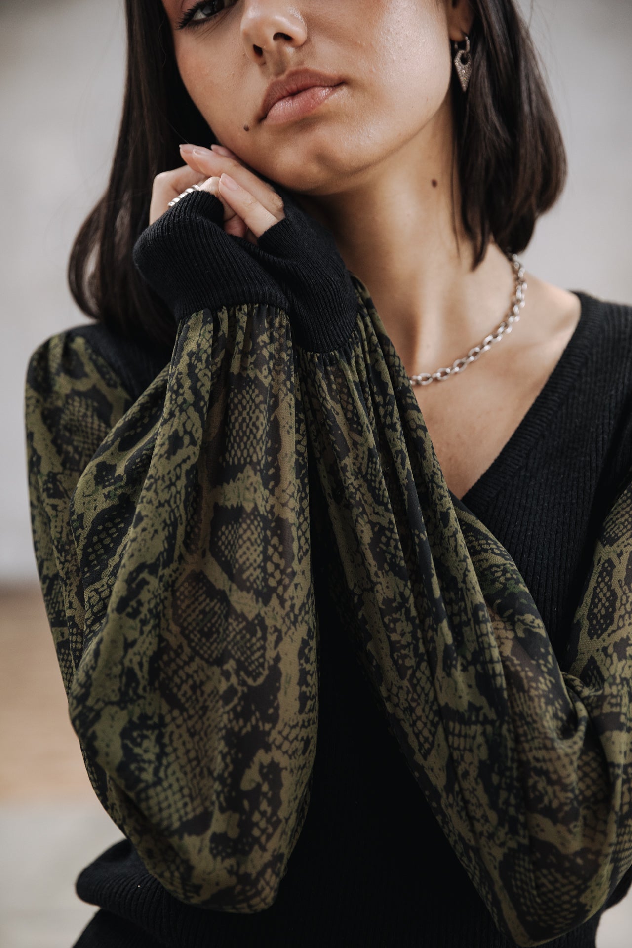 Pull col V Woman Praelle Pythonia garden green | Freeman T. Porter