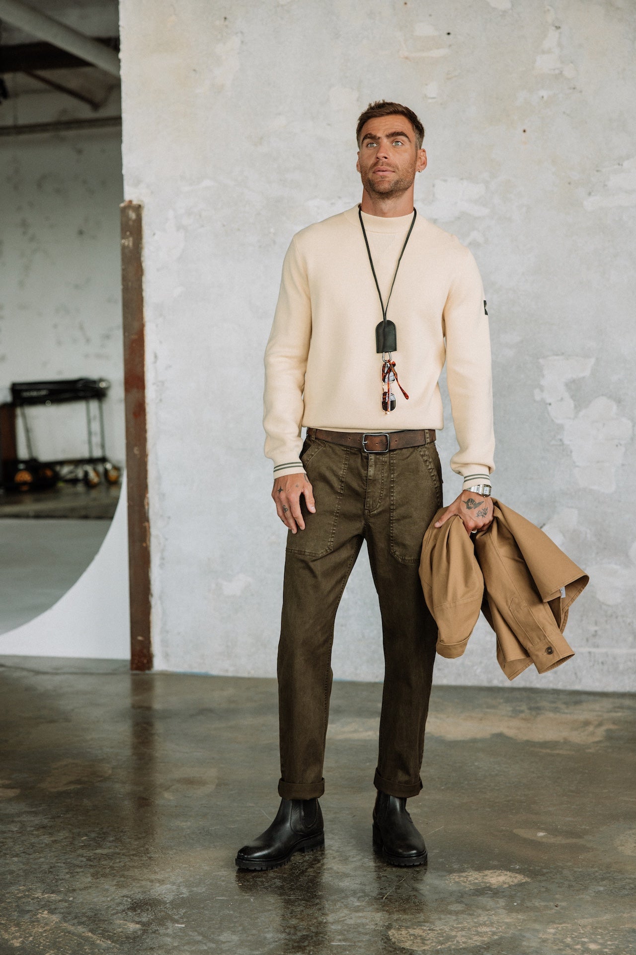 Sweat à col montant Hombres Baton Varsity wood ash | Freeman T. Porter