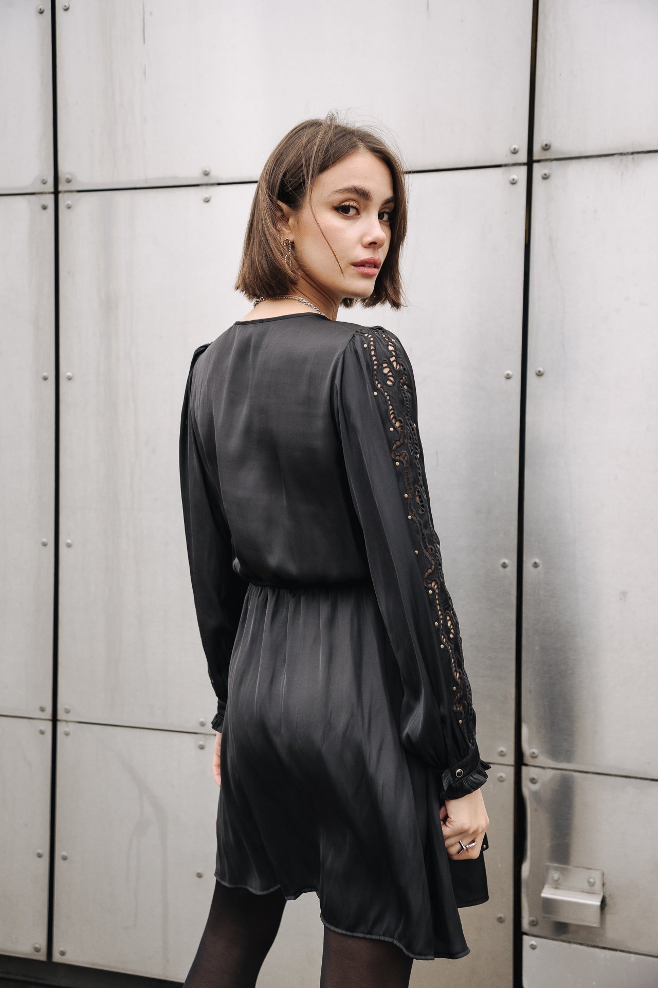 Robe satinée avec broderie et studs Femme Roenie Lace black | Freeman T. Porter