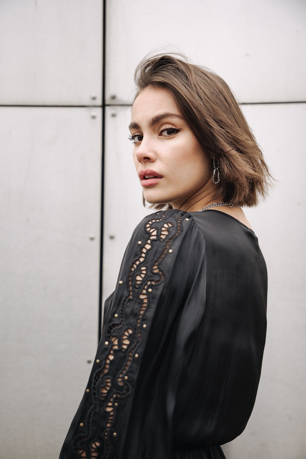 Robe satinée avec broderie et studs Femme Roenie Lace black | Freeman T. Porter
