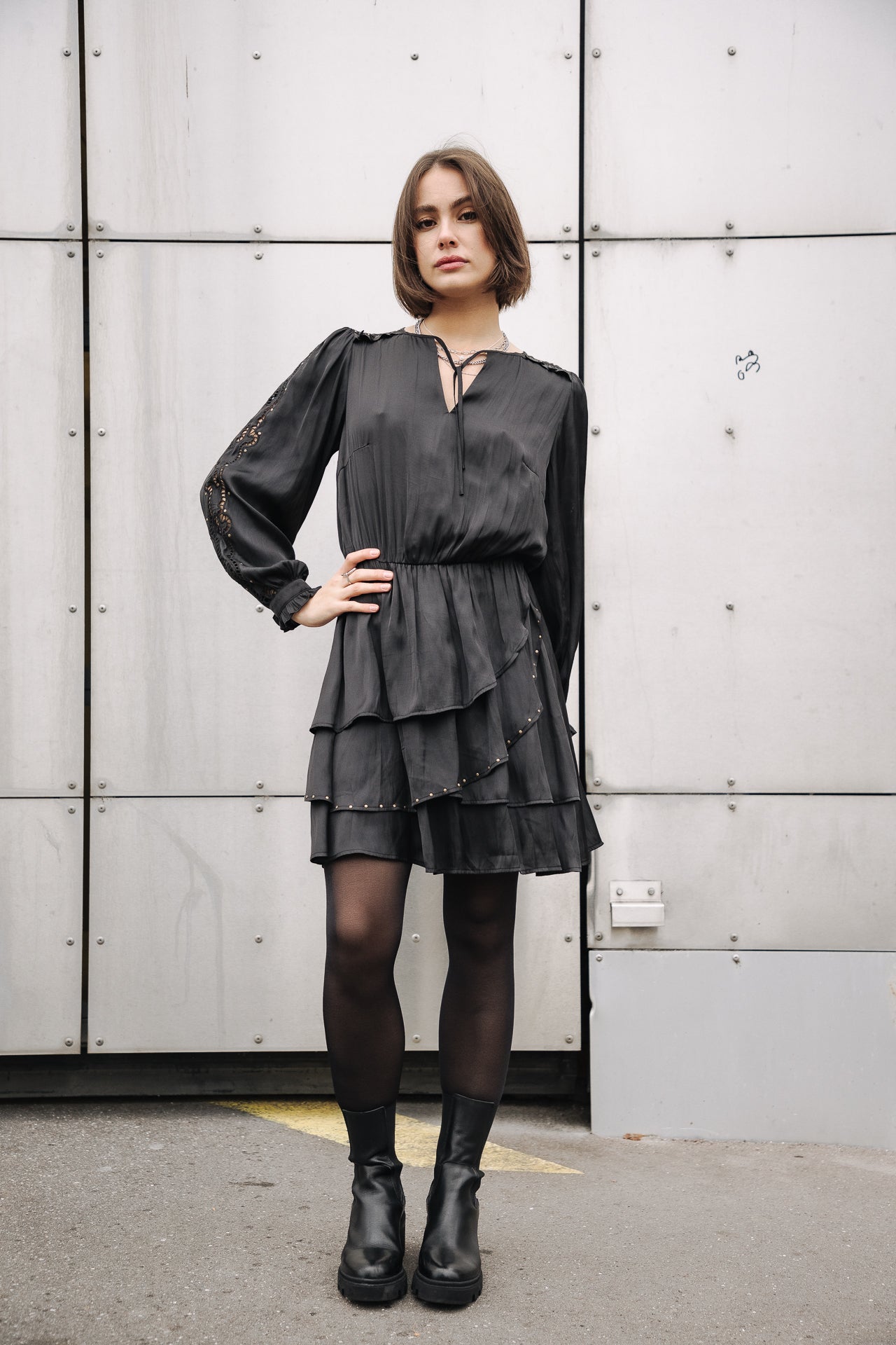 Robe satinée avec broderie et studs Femme Roenie Lace black | Freeman T. Porter