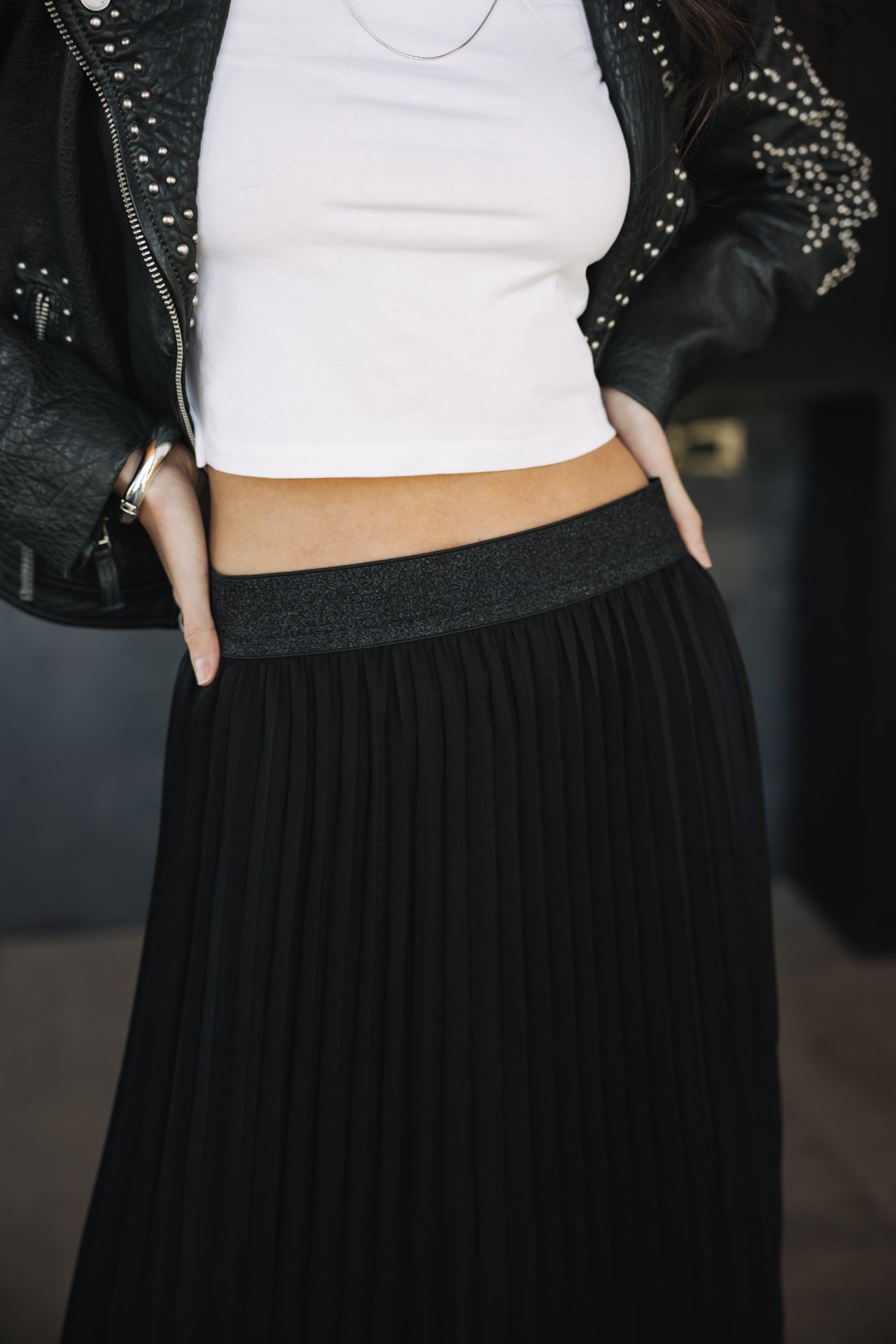 Falda plisada dividida Mujer Junie Silken black | Freeman T. Porter
