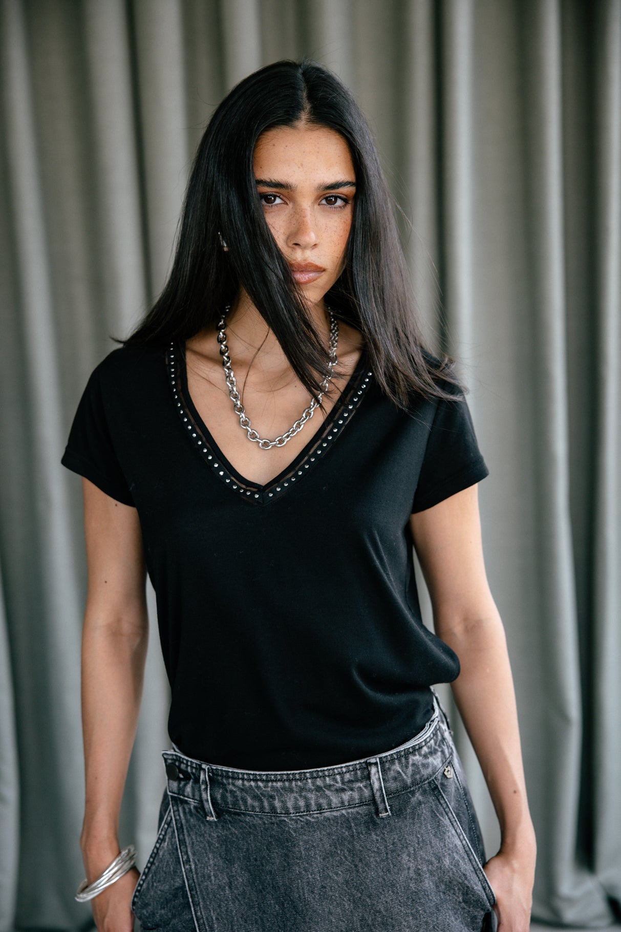 V-neck T-shirt Woman Taile Studs black | Freeman T. Porter